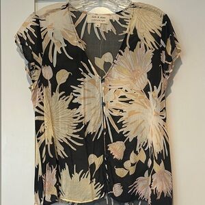 cloth & stone Black Floral Button-Front V-Neck Blouse